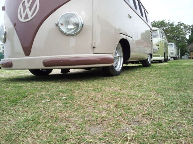1952 Volkswagen Bus/Vanagon Barndoor Split Window Bus - photo 4