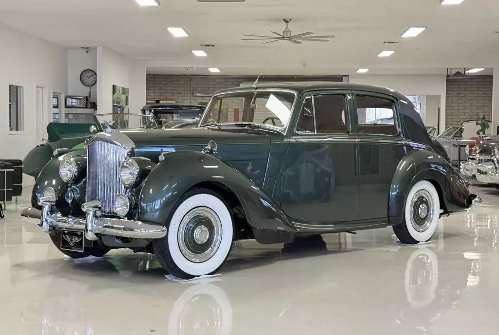 1953 Bentley R-Type 41000 Miles Light Green Metallic (DB274) Saloon (Sedan) 1953 Bentley R-Type
