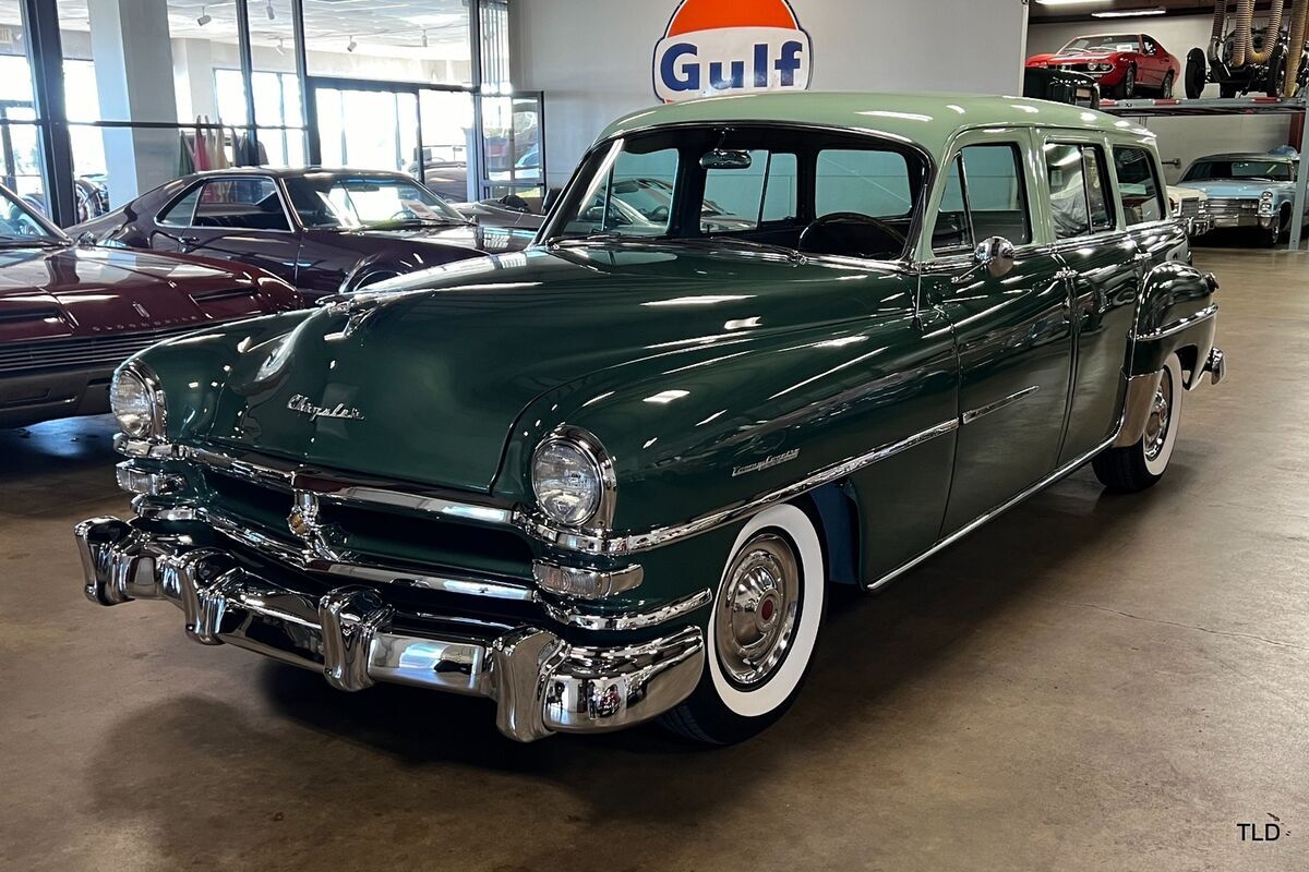 1953 Chrysler Town & Country Station Wagon - photo 3