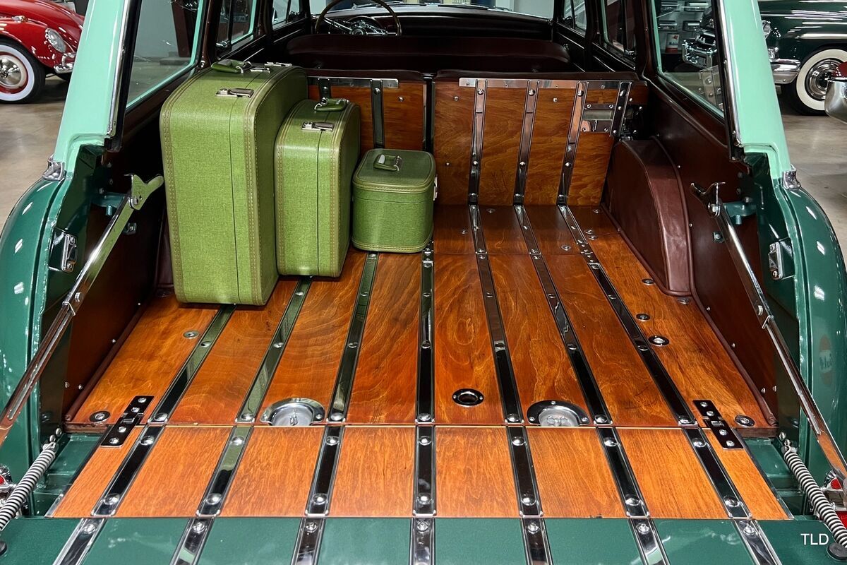 1953 Chrysler Town & Country Station Wagon - photo 6
