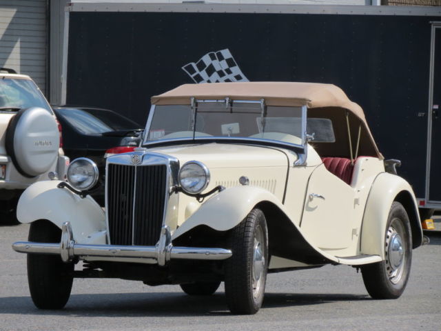 1953 Cream Convertible Great Driver Side Curtains Excellent Body New Carpet 1953 MG T-Series Roadster