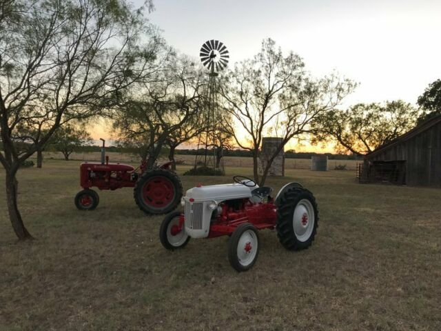 1953 Ford 8 N Runs good 12 volt good tires - photo 2