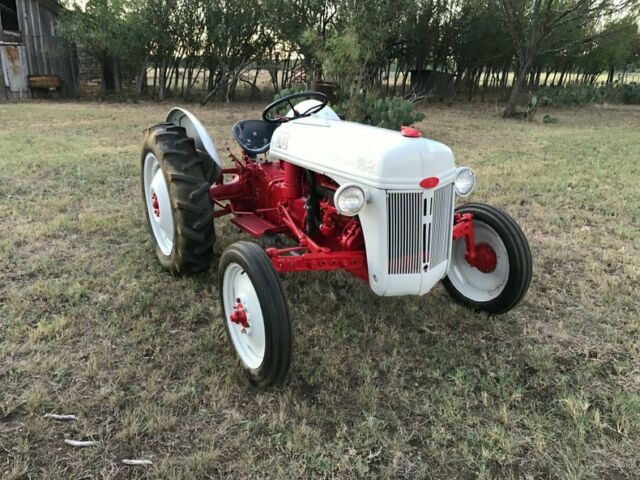 1953 Ford 8 N Runs good 12 volt good tires - photo 4