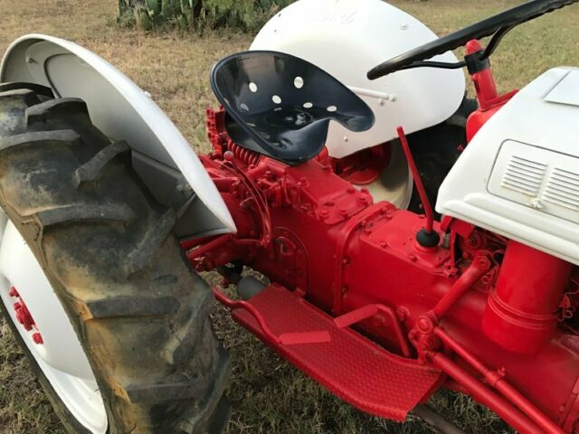 1953 Ford 8 N Runs good 12 volt good tires - photo 7