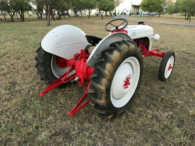 1953 Ford 8 N Runs good 12 volt good tires - photo 8