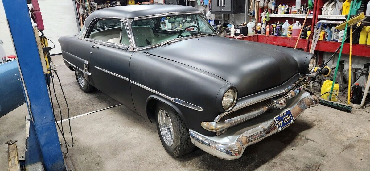 1953 Ford Crestline Victoria - photo 2