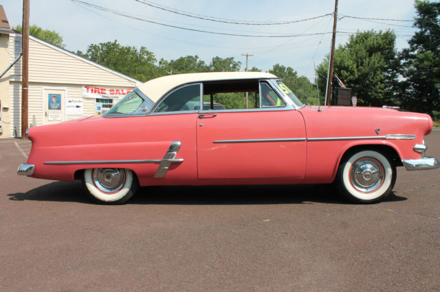 1953 Ford Crestliner Victoria Hardtop - photo 2