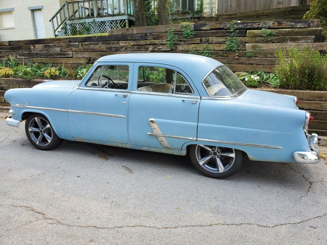 1953 Ford Customline Sedan 4dr