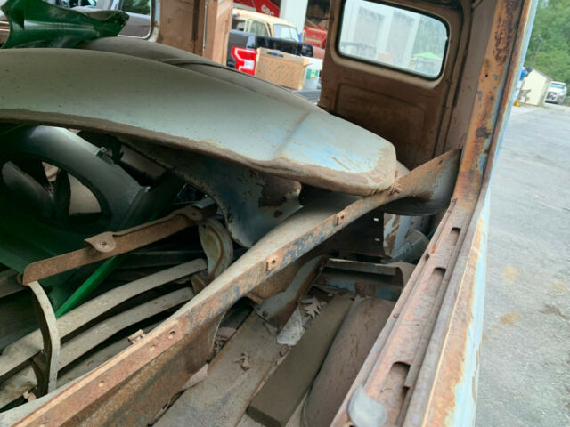 1953 GMC Suburban - photo 5