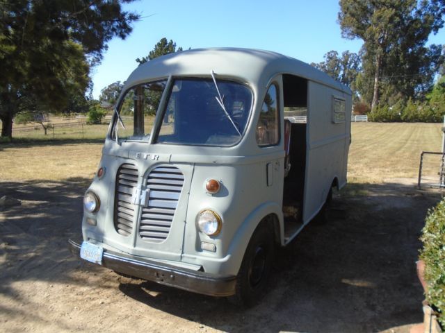 1953 International Harvester 1200A - photo 3