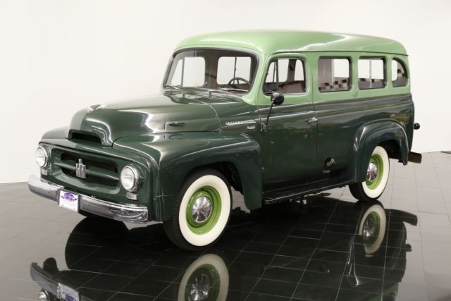 1953 International Harvester R-110 Travelall