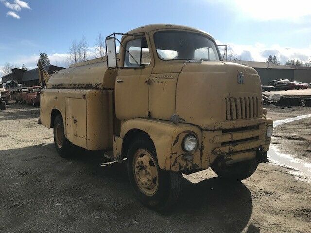 1953 International Harvester RC 182 COE Fuel Tanker - photo 10