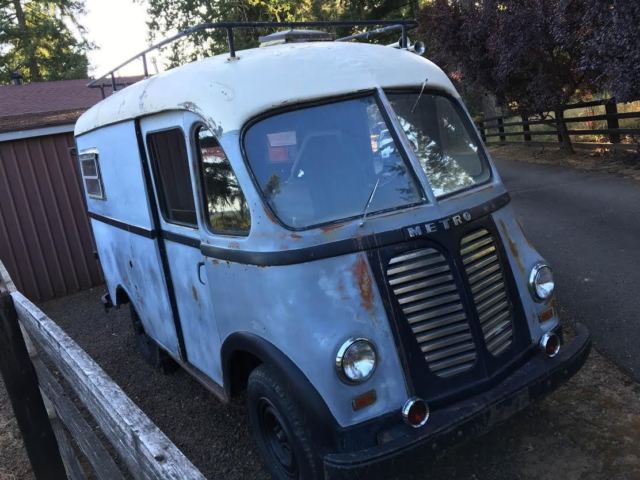 1953 International Harvester LM-120 Metro Stepvan 102