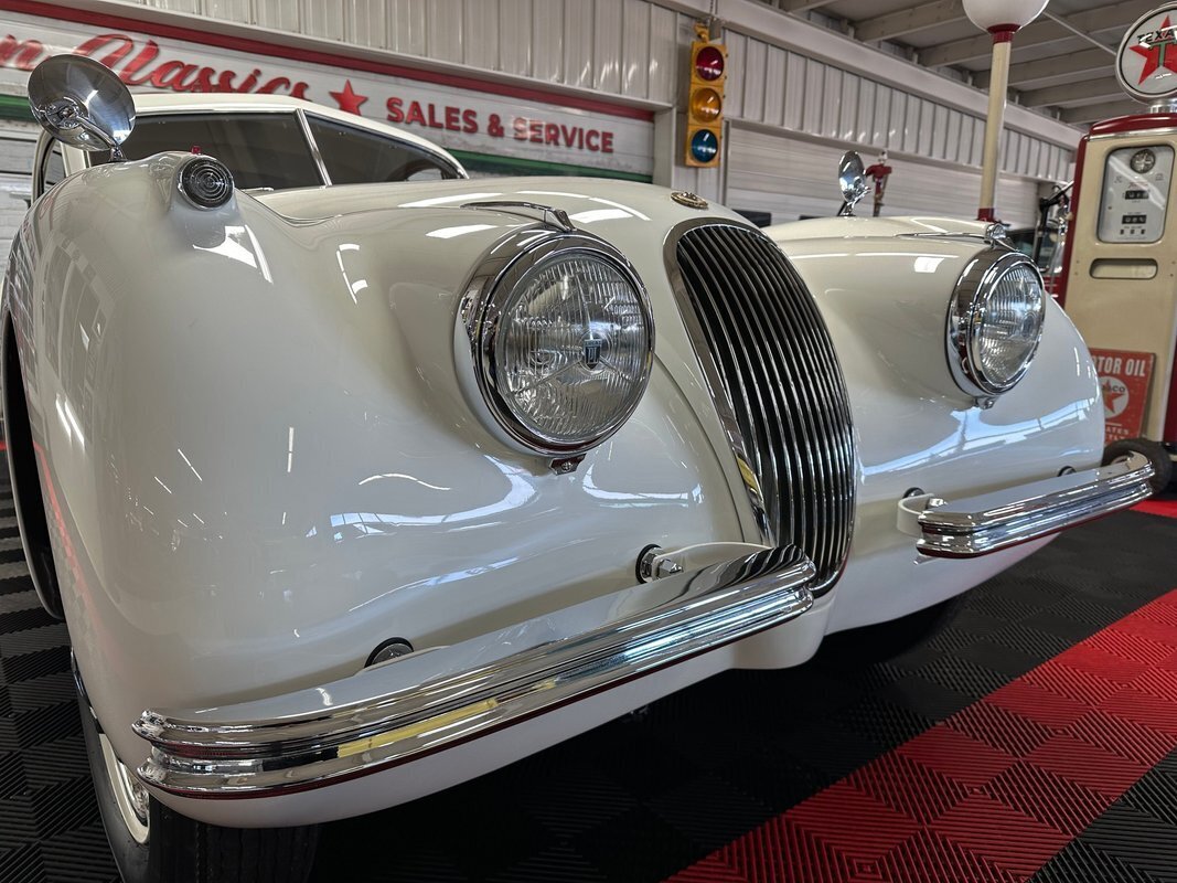 1953 Jaguar XK FHC - photo 6