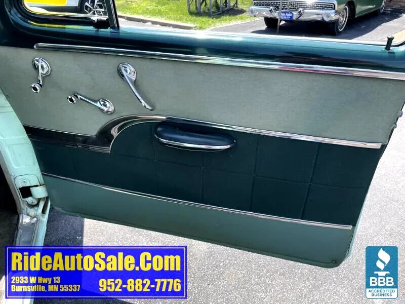 1953 Pontiac Chieftain Deluxe Sedan - photo 10