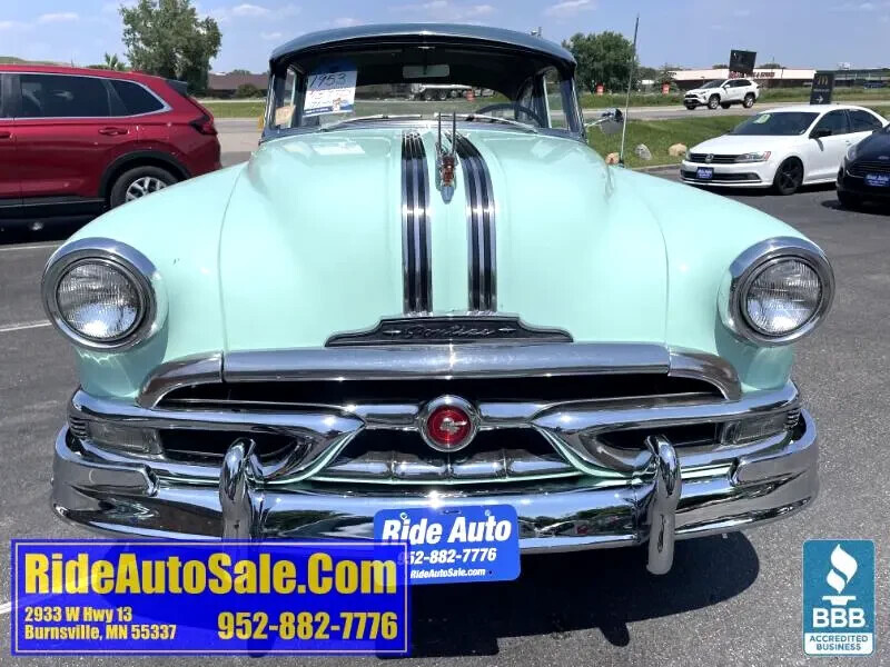 1953 Pontiac Chieftain Deluxe Sedan - photo 2