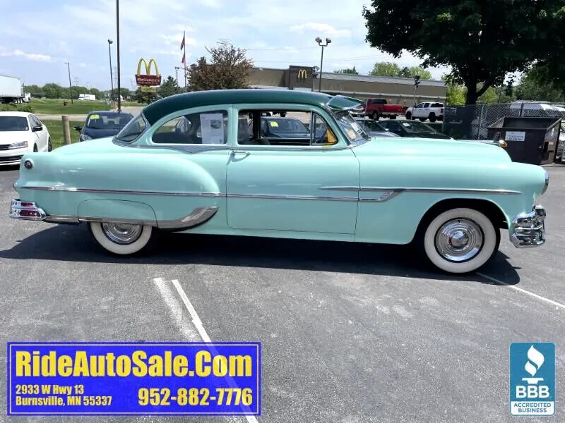 1953 Pontiac Chieftain Deluxe Sedan - photo 4