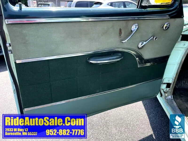 1953 Pontiac Chieftain Deluxe Sedan - photo 9