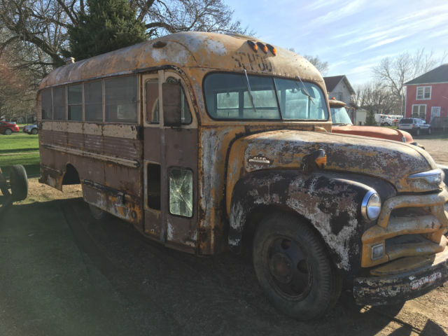 1954 Chevrolet 4500 bus - photo 2