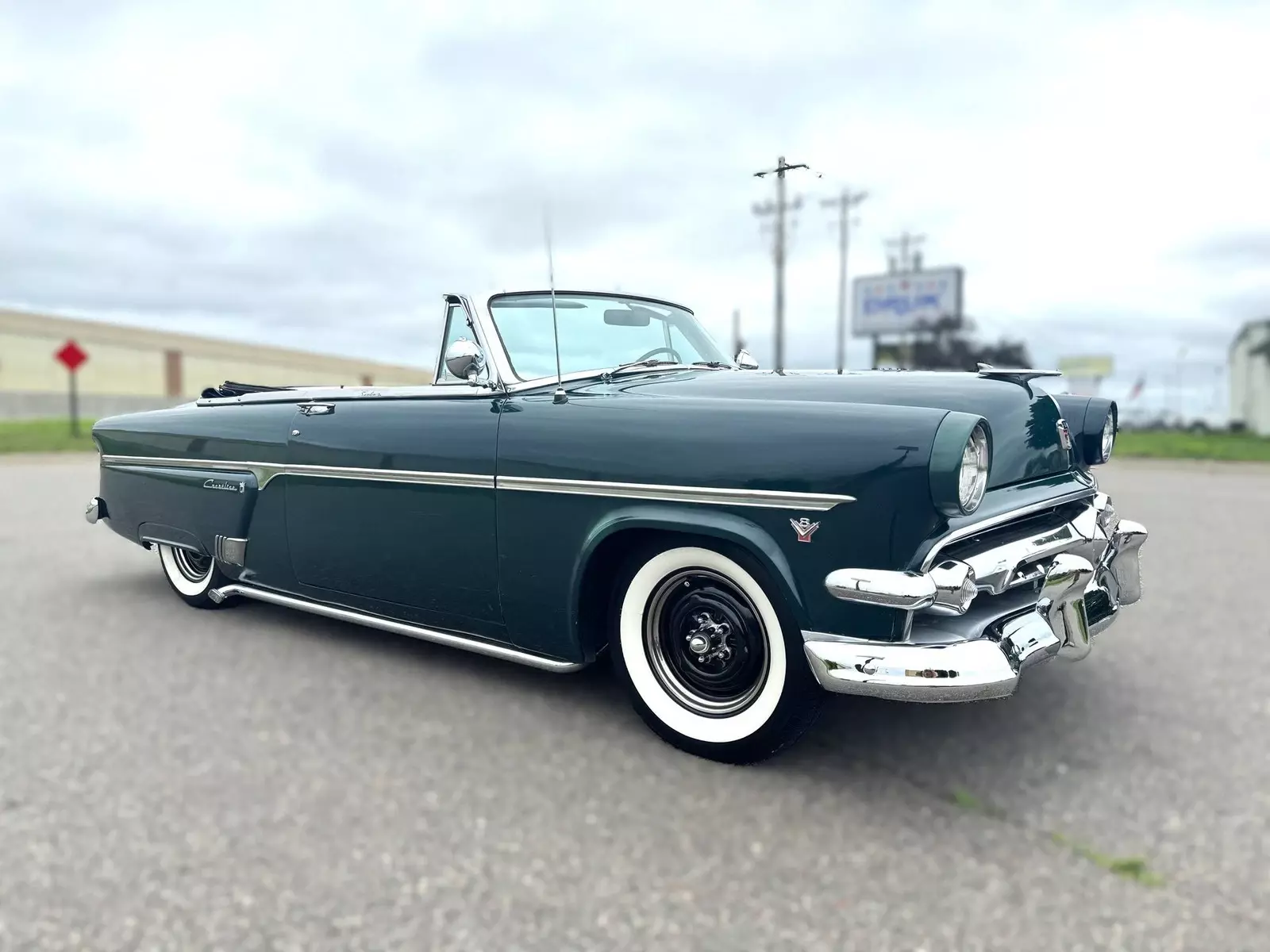 1954 Ford Crestline Sunliner