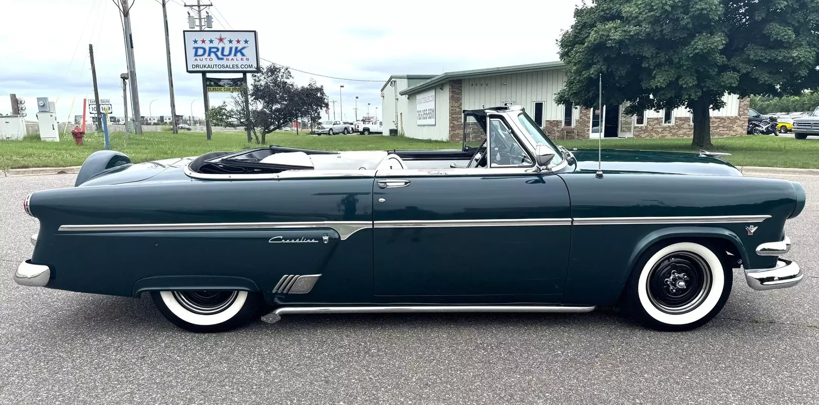 1954 Ford Crestline Sunliner - photo 2