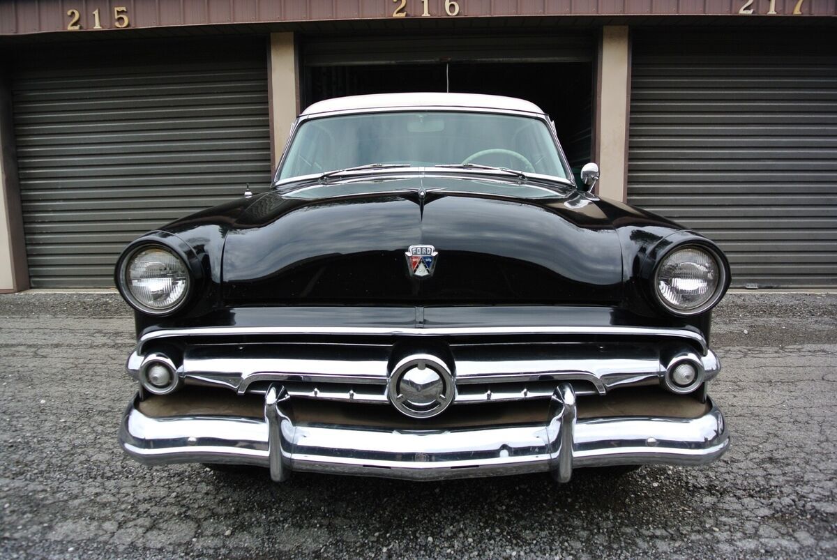 1954 Ford Crestline - photo 2