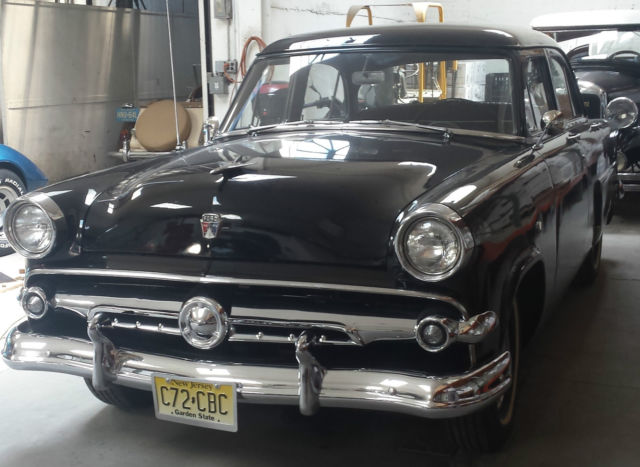 1954 FORD MAINLINE THREE SPEED MANUAL FRESHLY PAINTED RUNS GREAT 1954 Ford MainLine