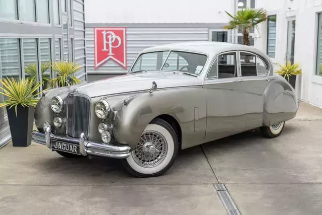 1954 Jaguar MKVII Saloon 4272 Miles Silver/Pewter 1954 Jaguar MKVII Saloon