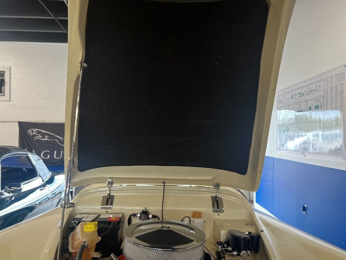 1954 Jaguar XK XK120 - photo 11