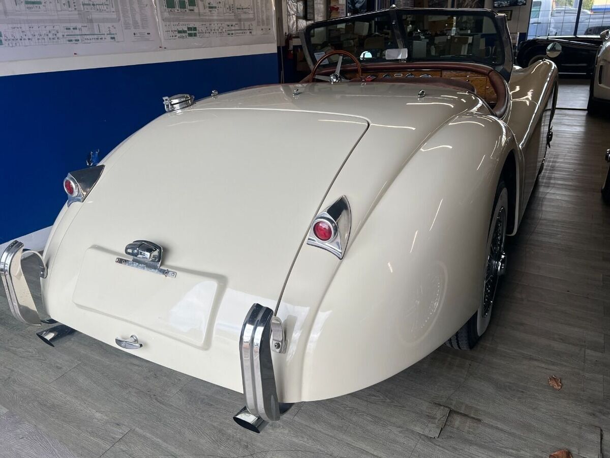 1954 Jaguar XK XK120 - photo 4