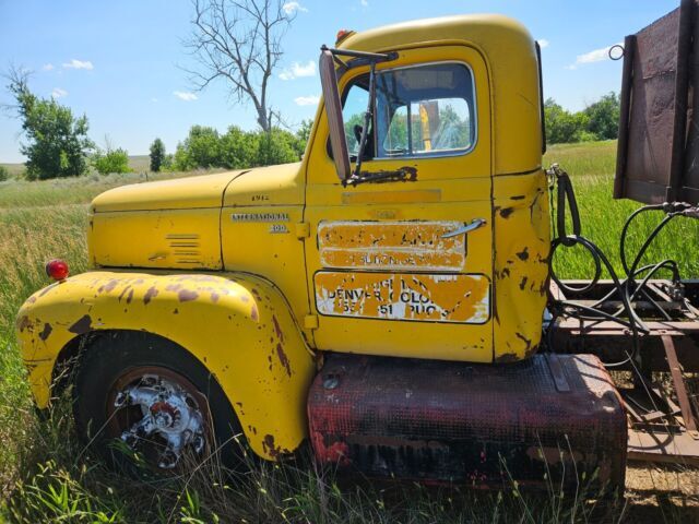 1954 R-200 complete - and a second 1953 R-190 for parts 1954 International Harvester 200
