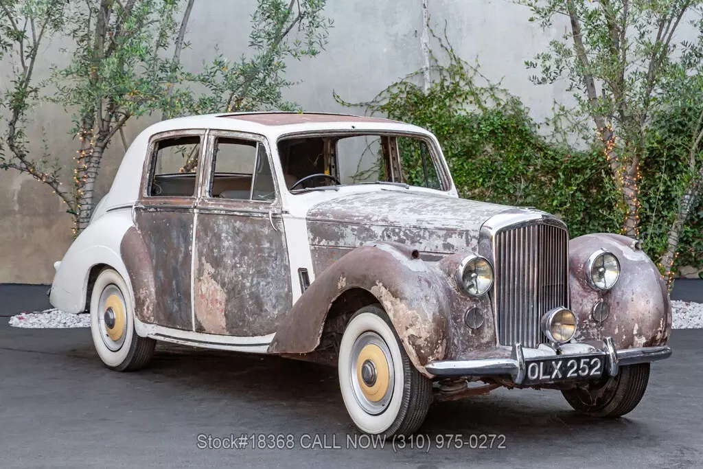 1954 Bentley R-Type Saloon Right-Hand-Drive