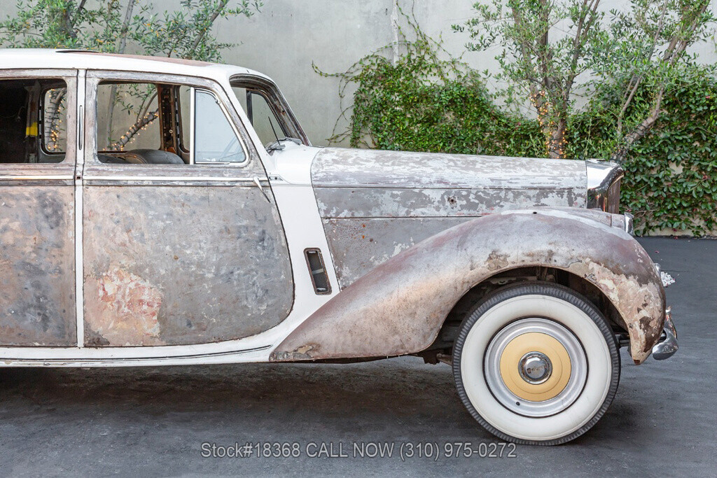 1954 Bentley R-Type Saloon Right-Hand-Drive - photo 10