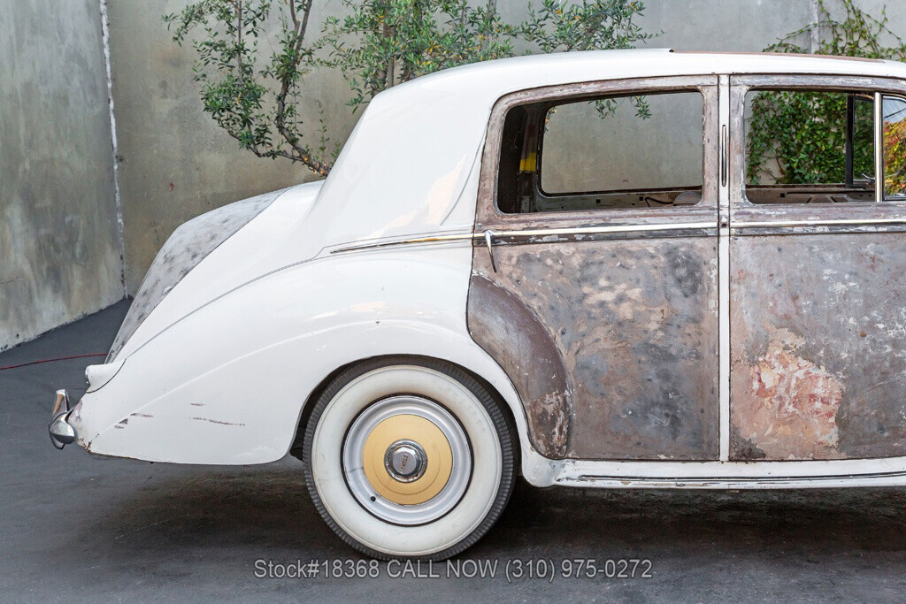 1954 Bentley R-Type Saloon Right-Hand-Drive - photo 11