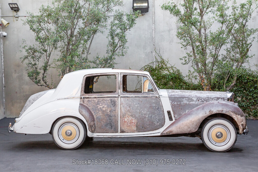 1954 Bentley R-Type Saloon Right-Hand-Drive - photo 4