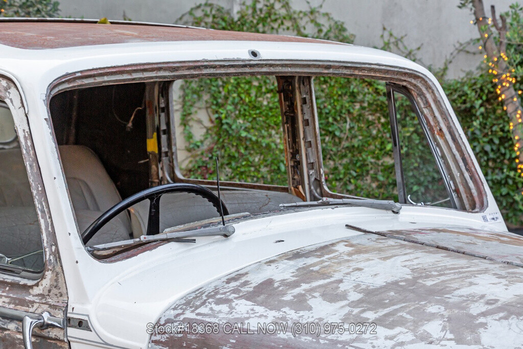 1954 Bentley R-Type Saloon Right-Hand-Drive - photo 9