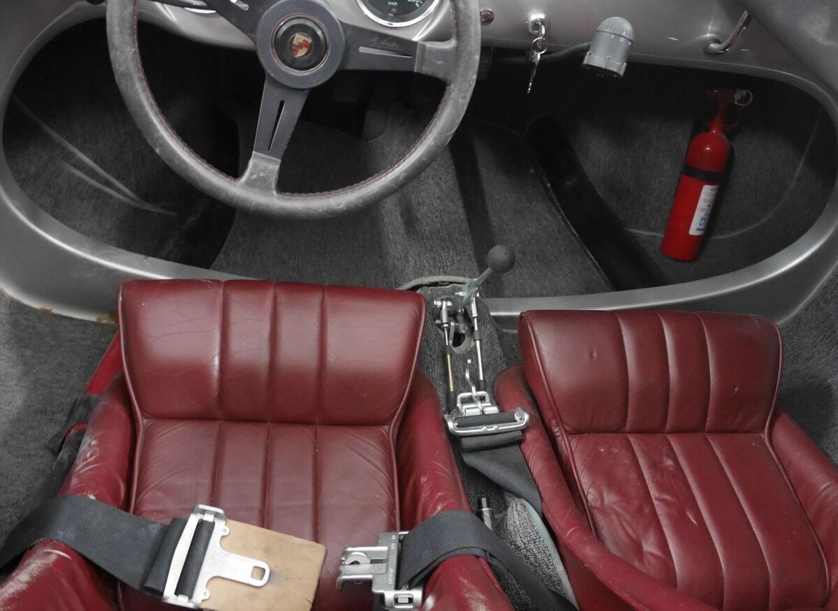 1955 Porsche 550 Leather seats and trim, burgundy - photo 12