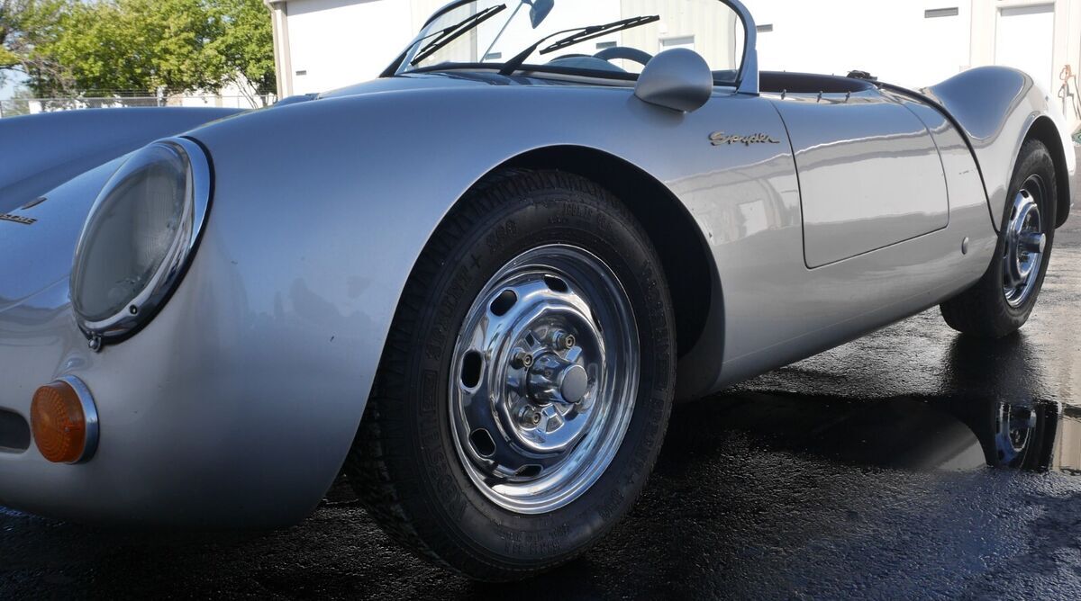 1955 Porsche 550 Leather seats and trim, burgundy - photo 3