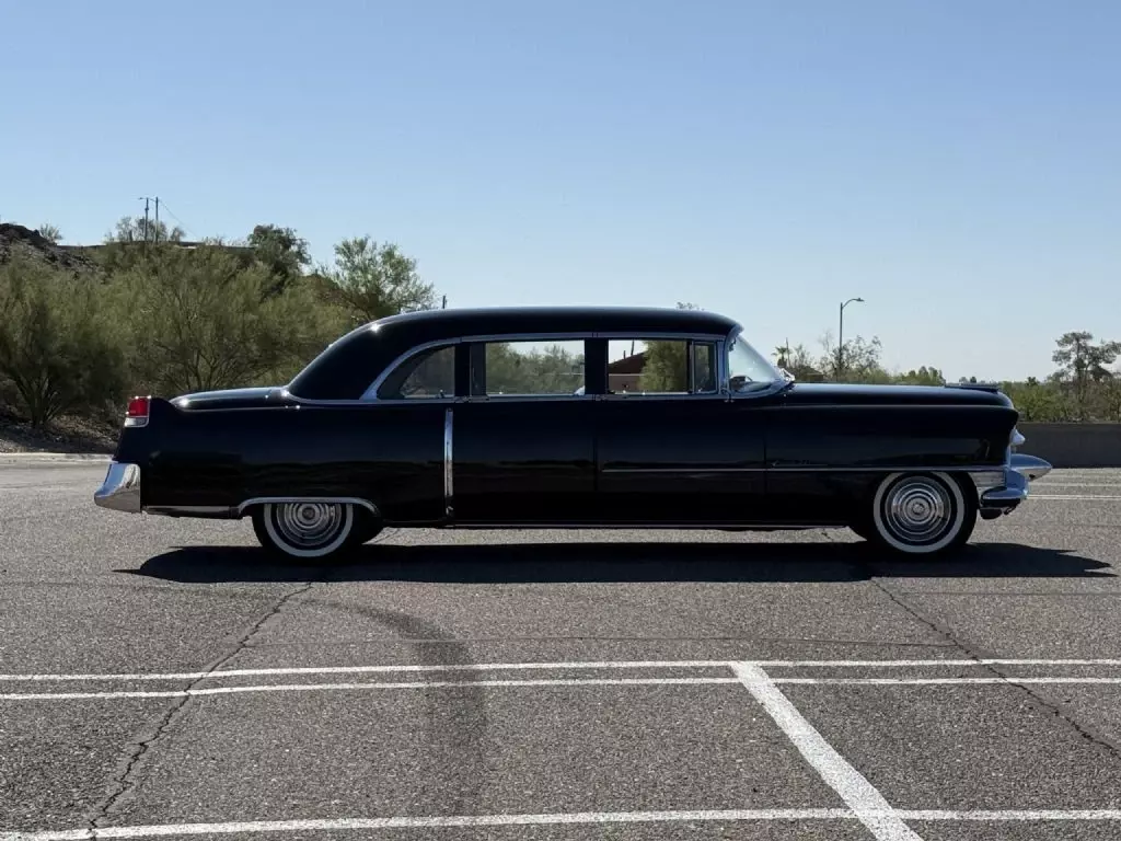 1955 Cadillac Fleetwood Series 75 Limousine - photo 10