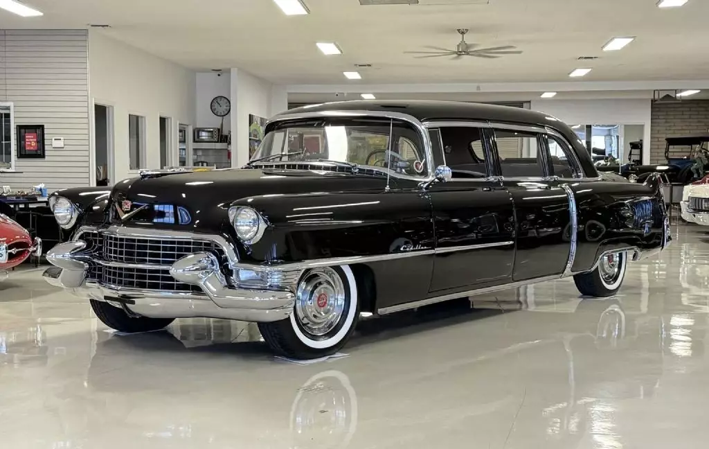 1955 Cadillac Fleetwood Series 75 Limousine - photo 13