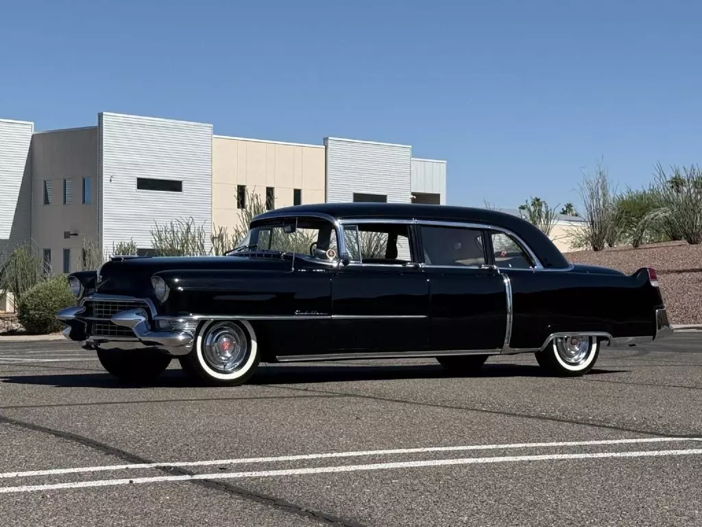 1955 Cadillac Fleetwood Series 75 Limousine - photo 3