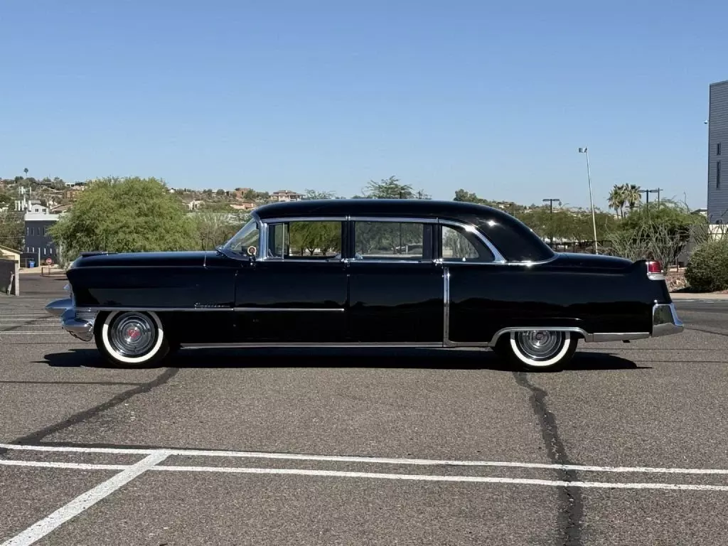1955 Cadillac Fleetwood Series 75 Limousine - photo 4