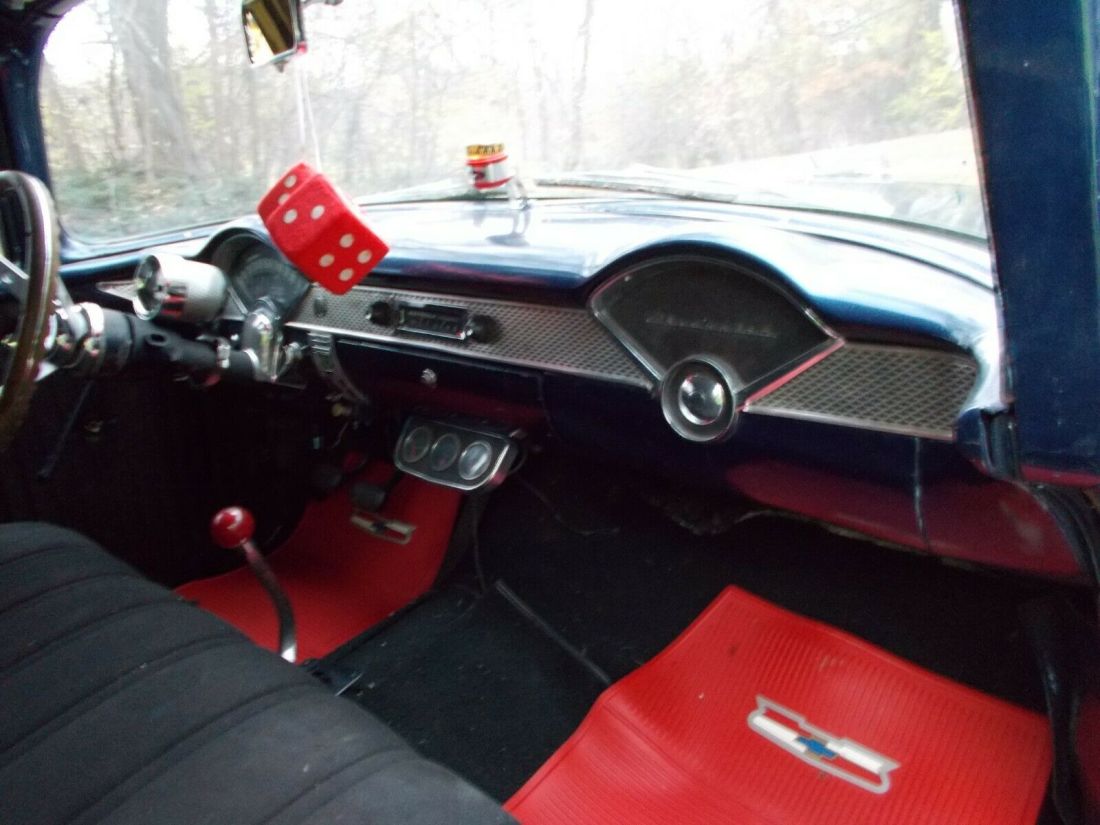 1955 Chevrolet Bel Air/150/210 ribbed door panels black cloth seat - photo 4