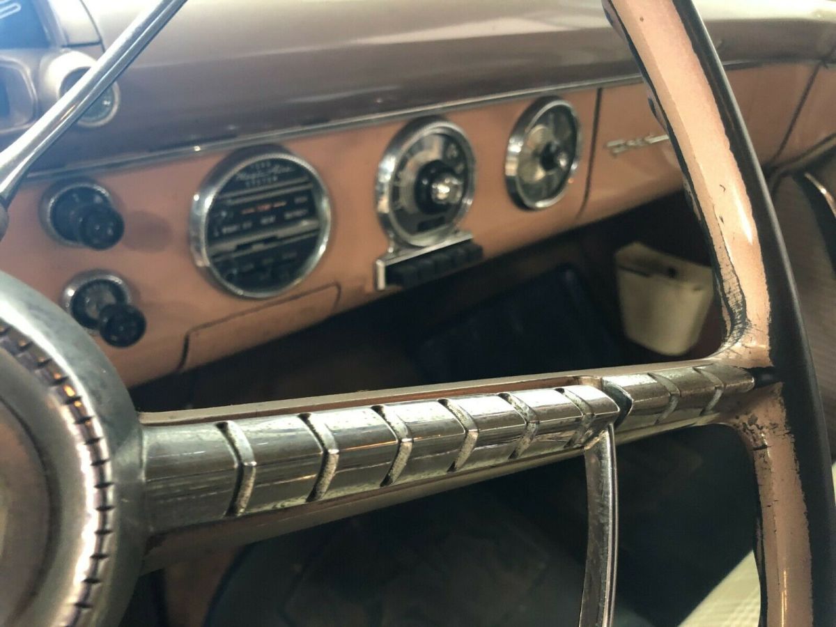 1955 Ford Club Sedan - photo 12