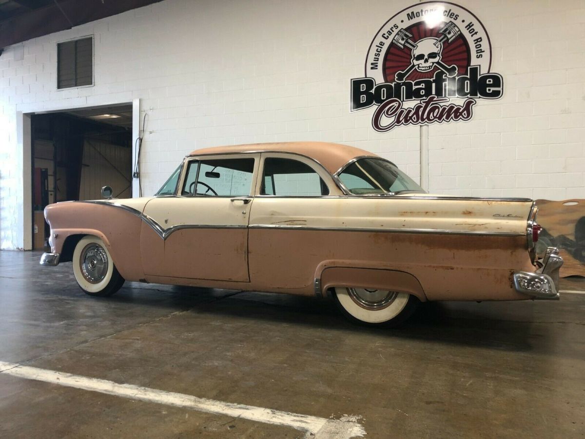 1955 Ford Club Sedan - photo 3