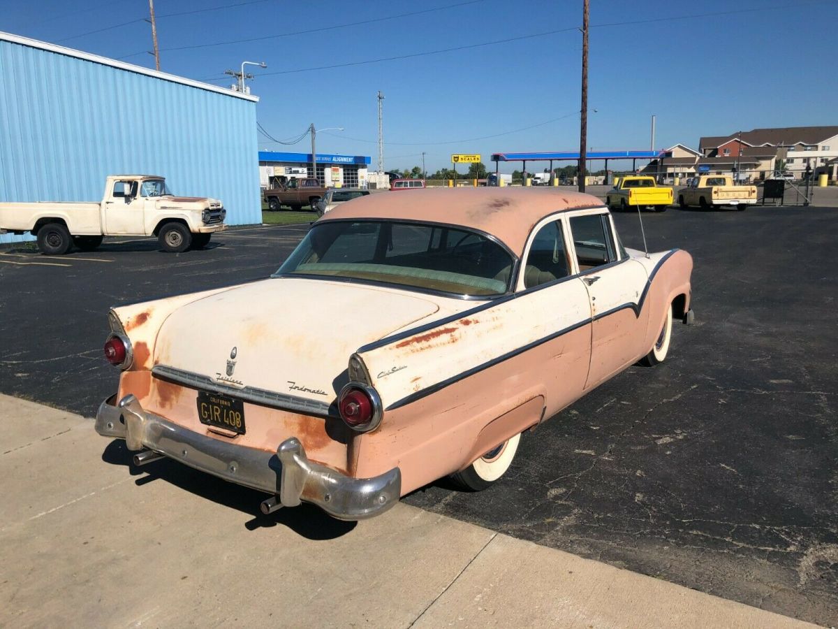 1955 Ford Club Sedan - photo 4