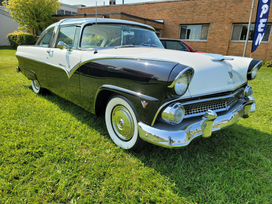 1955 Ford Crown Victoria - Black/White - 272 CID Tri Power - Air Conditioning 1955 Ford Crown Victoria
