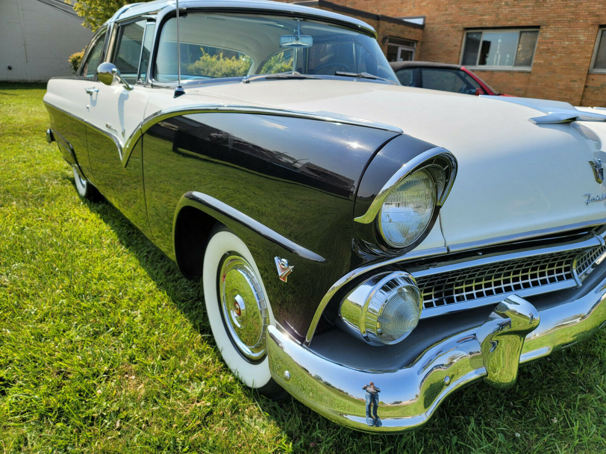 1955 Ford Crown Victoria - photo 2