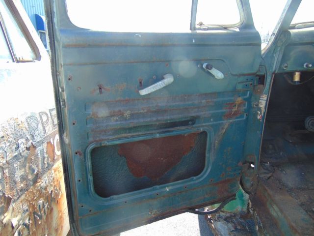 1955 Ford F-550 - photo 13