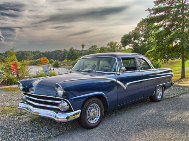 1955 Ford Fairlane Club Sedan, 351 engine, 3 speed, beautiful paint and interior 1955 Ford Fairlane